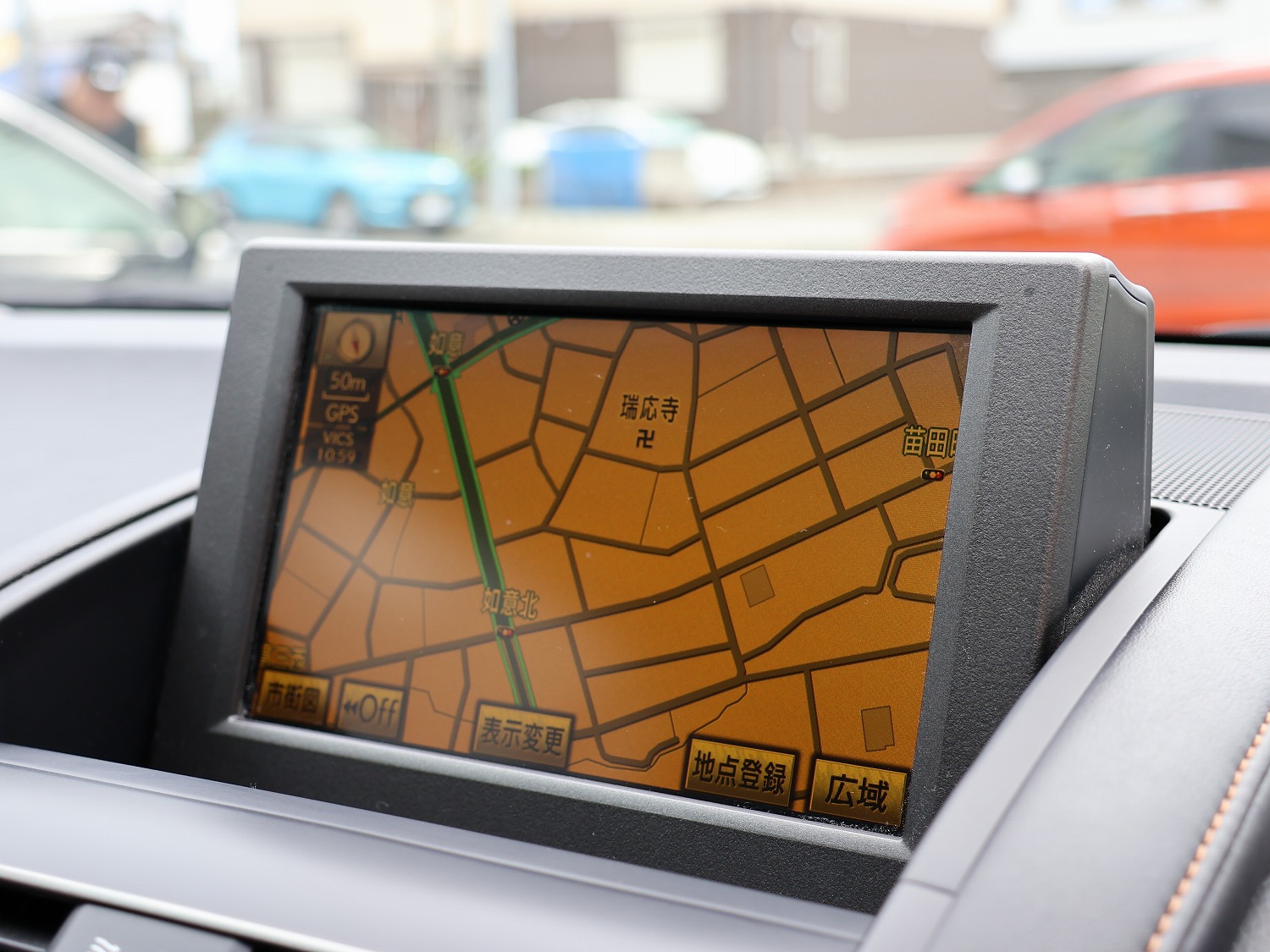 レクサス HS250h ナビモニターパネル交換作業、続々とご依頼いただいて